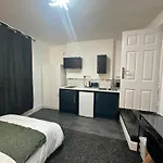 Room 4 Ng3 2Az