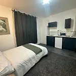 Room 4 Ng3 2Az
